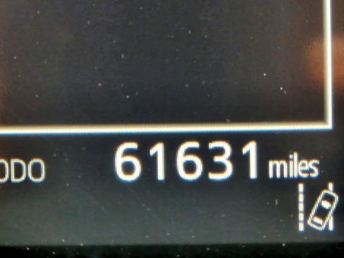 Used 2020 Toyota Camry SE image 27
