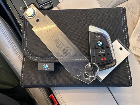 Used 2023 BMW 540i xDrive w/ Premium Package image 10