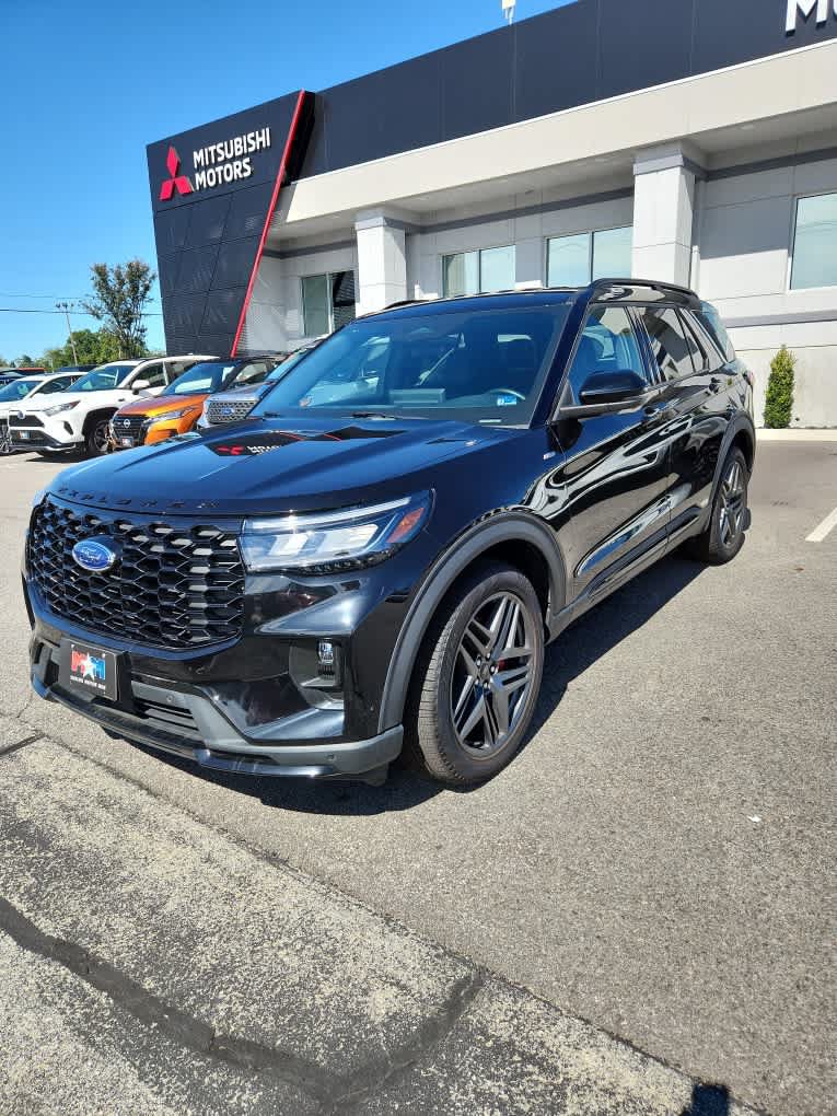 Used 2025 Ford Explorer ST-Line w/ ST-Line Street Pack AWD/4WD image 13