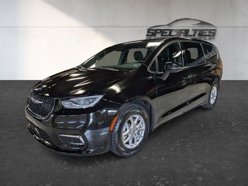 Used 2025 Chrysler Pacifica Select FWD image 5