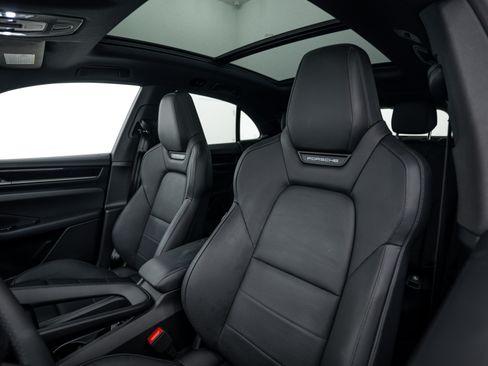 Certified 2025 Porsche Macan 4S Electric AWD/4WD image 19