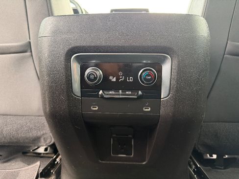 Used 2021 Chevrolet Suburban LT AWD/4WD image 16
