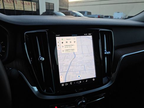 Used 2024 Volvo S60 B5 Plus image 27