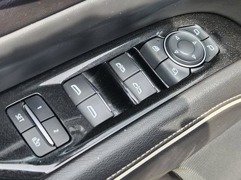 Used 2023 Cadillac Escalade Premium Luxury RWD image 22