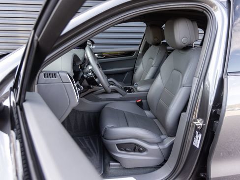 Certified 2023 Porsche Cayenne Coupe AWD/4WD image 5