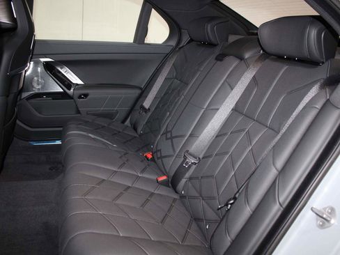 New 2026 BMW i7 eDrive50 w/ M Sport Package image 17