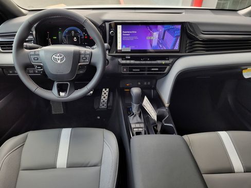 New 2025 Toyota Camry SE image 10