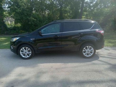 Used 2017 Ford Escape SE w/ Equipment Group 201A AWD/4WD image 2