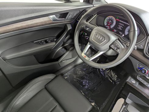 Certified 2024 Audi Q5 e Prestige image 9
