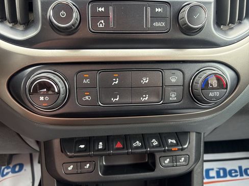 Used 2022 Chevrolet Colorado Z71 AWD/4WD image 4