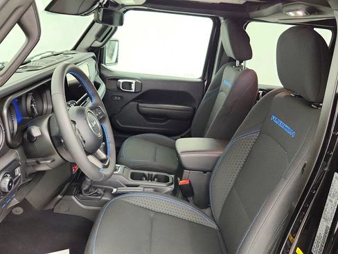 Used 2025 Jeep Wrangler Unlimited Rubicon 4xe w/ Convenience Group AWD/4WD image 20