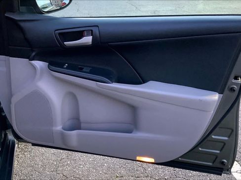 Used 2014 Toyota Camry LE image 22