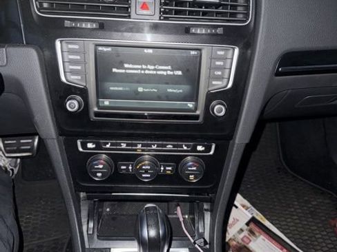 Used 2017 Volkswagen GTI Autobahn image 11