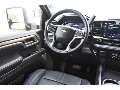 Used 2024 Chevrolet Silverado 2500 High Country w/ High Country Premium Package AWD/4WD image 8