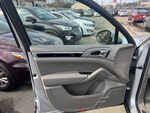 Used 2014 Porsche Cayenne S w/ Basic Package image 21