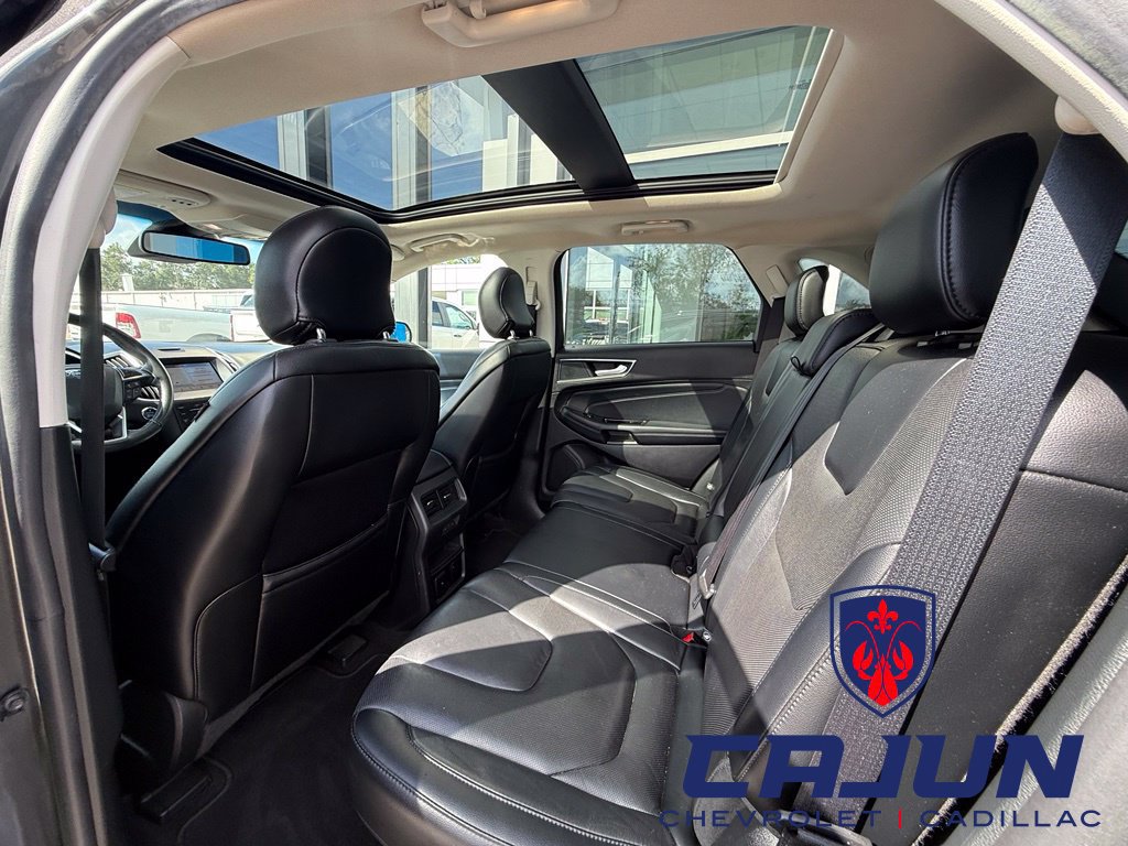 Used 2019 Ford Edge Titanium w/ Equipment Group 301A FWD image 17