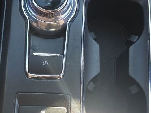 Used 2020 Ford Fusion SE image 30