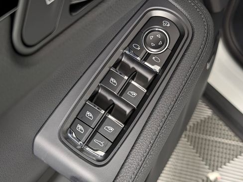New 2026 Porsche Macan AWD/4WD image 27