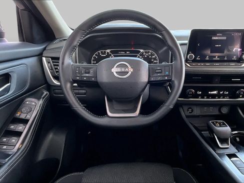 Used 2025 Nissan Rogue SV FWD image 6