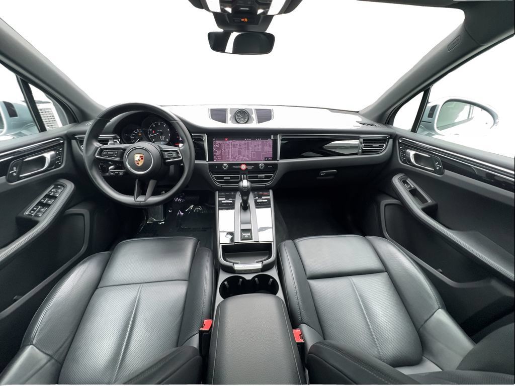 Used 2024 Porsche Macan AWD/4WD image 39