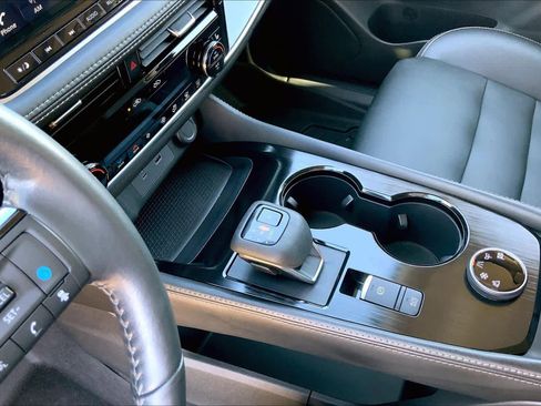 Used 2023 Nissan Rogue SL w/ SL Premium Package image 16