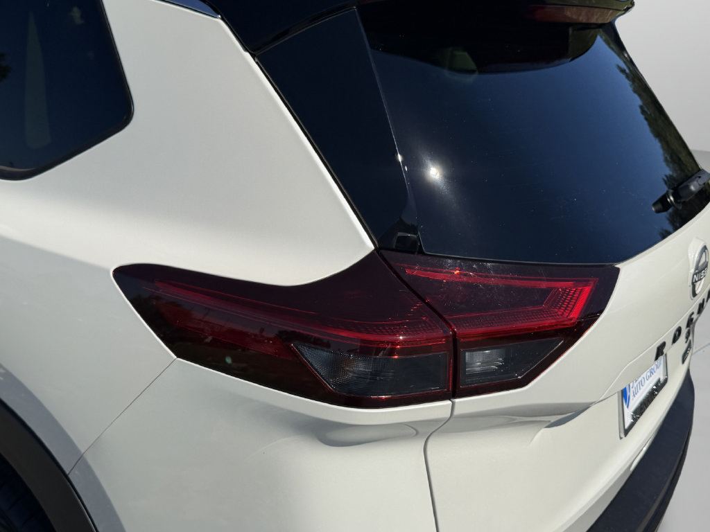 Used 2023 Nissan Rogue SV w/ SV Premium B Package FWD image 18