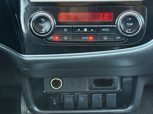 Used 2019 Mitsubishi Outlander SE FWD image 26