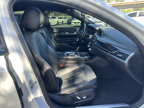 Used 2018 BMW 740i RWD image 20