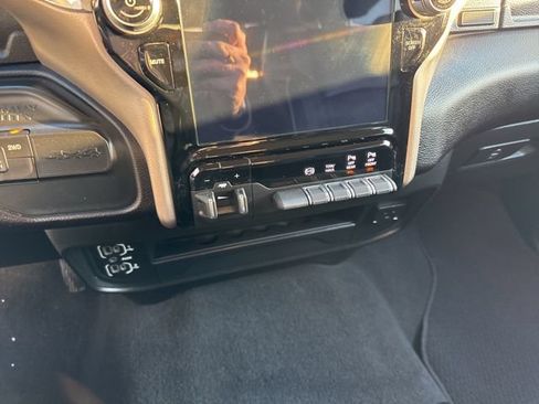 Used 2024 RAM 2500 Laramie AWD/4WD image 18