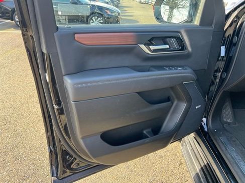 Used 2025 GMC Yukon Denali image 9