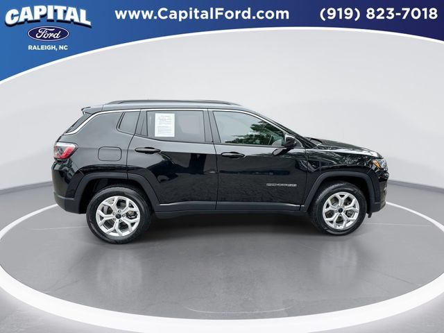 Used 2025 Jeep Compass Latitude AWD/4WD image 9