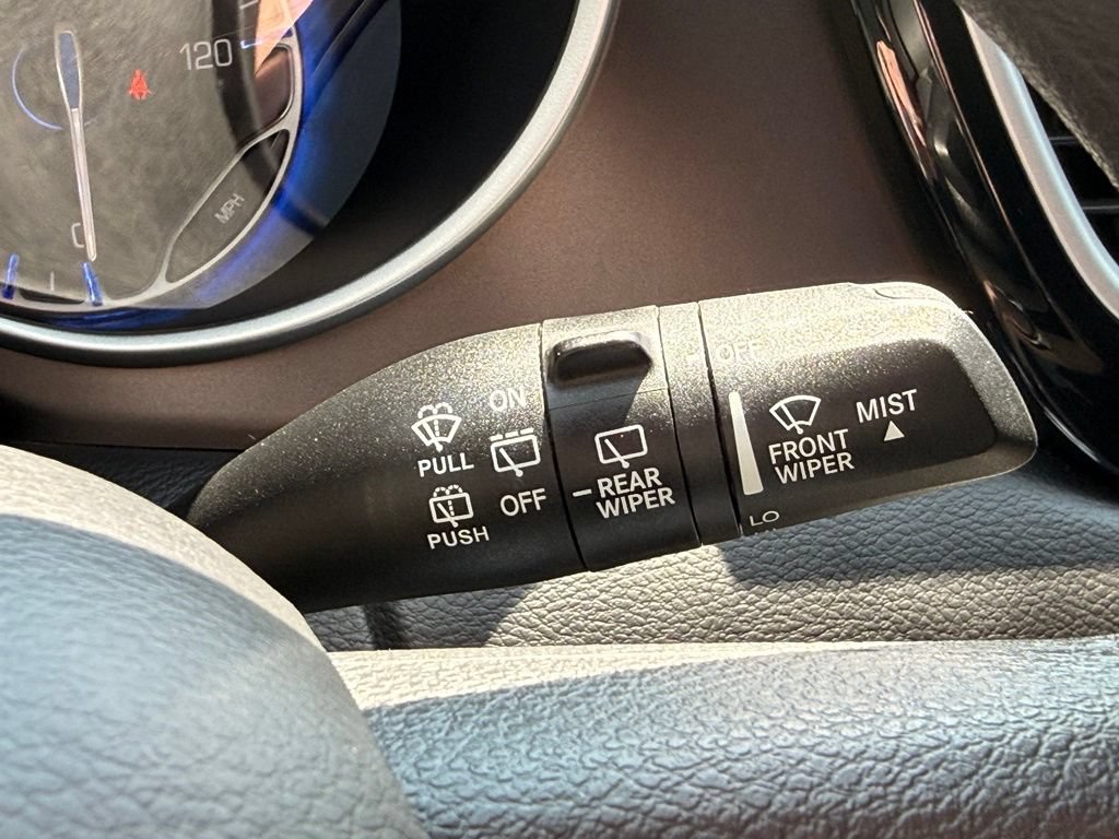 Used 2017 Chrysler Pacifica Touring w/ Tire & Wheel Group FWD image 32