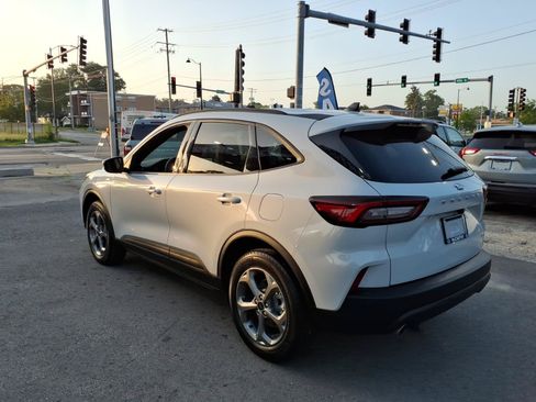 Certified 2025 Ford Escape ST-Line Select AWD/4WD image 4