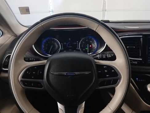 Used 2020 Chrysler Pacifica Limited FWD image 14