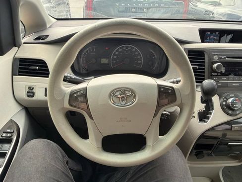 Used 2013 Toyota Sienna LE FWD image 12
