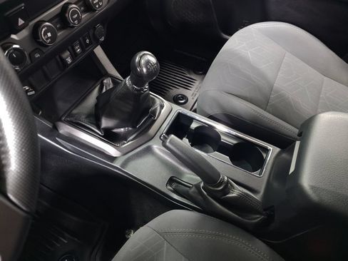 Used 2019 Toyota Tacoma TRD Off-Road AWD/4WD image 27