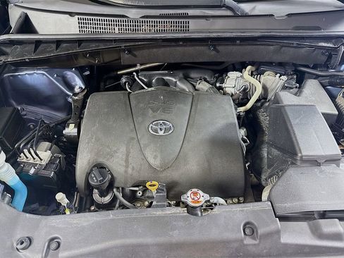 Certified 2018 Toyota Highlander XLE FWD image 31