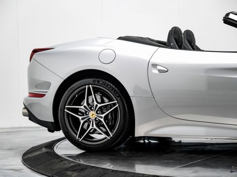 Used 2016 Ferrari California T image 25