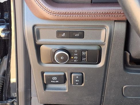 Used 2024 Ford Expedition Limited image 19