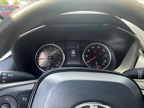 Used 2021 Toyota RAV4 LE w/ Carpet Mat Package (TMS) FWD image 11