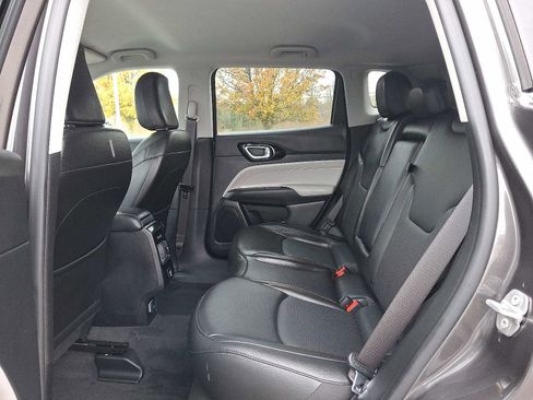 Used 2022 Jeep Compass Limited image 10