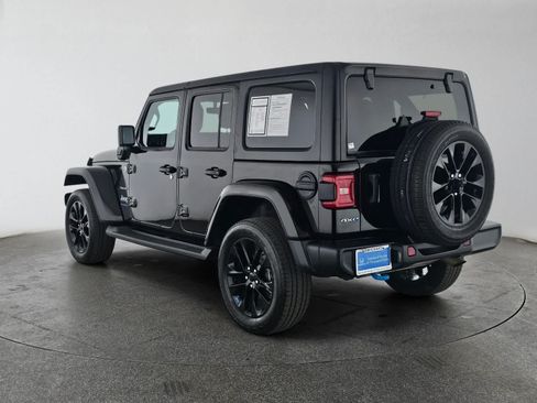 Used 2023 Jeep Wrangler Unlimited Sahara w/ Cold Weather Group AWD/4WD image 5