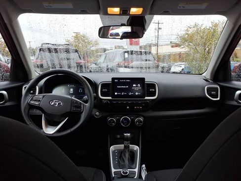 Used 2024 Hyundai Venue SEL image 14