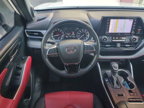 Used 2021 Toyota Highlander XSE FWD image 20