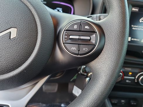 Used 2025 Kia Soul LX w/ LX Technology Package FWD image 24