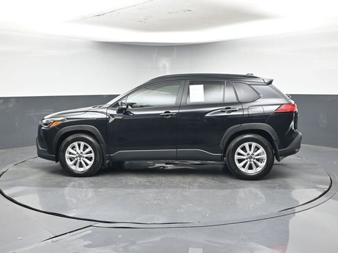 Used 2025 Toyota Corolla Cross LE image 8