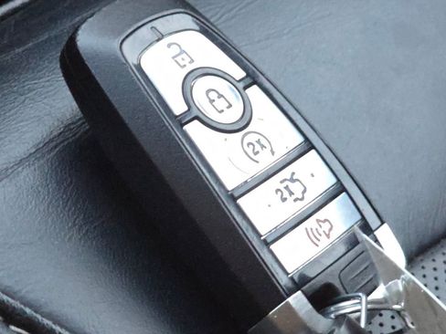 Used 2018 Ford Explorer Platinum image 39