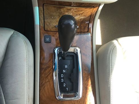 Used 2011 Cadillac DTS Platinum image 37