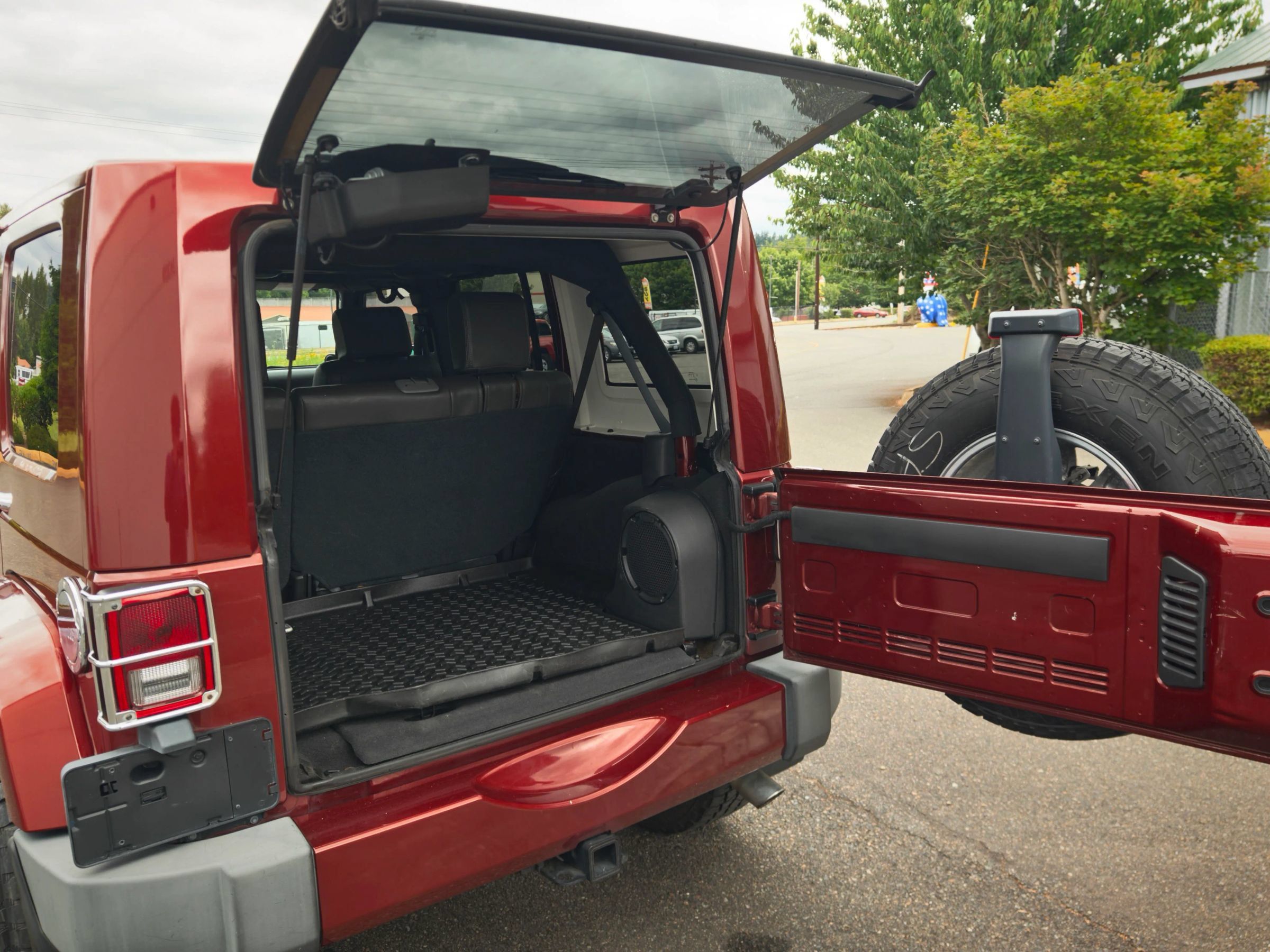 Used 2009 Jeep Wrangler Unlimited Sahara w/ Trailer Tow Group AWD/4WD image 44