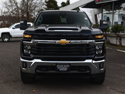 Used 2024 Chevrolet Silverado 3500 LT image 5